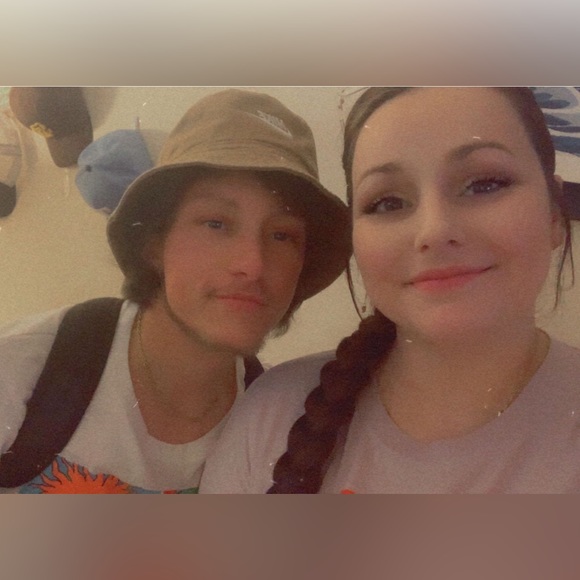 I’m so happy that you made it to my page! I’m Maddie & hope u enjoy my listings! - Picture 7 of 13